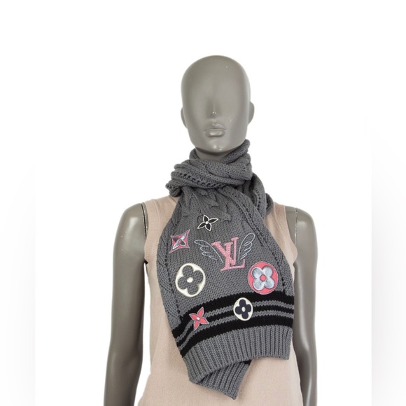 Louis Vuitton 'Columbia' Cable Knit Muffler Scarf. 7 - Picture 1 of 8
